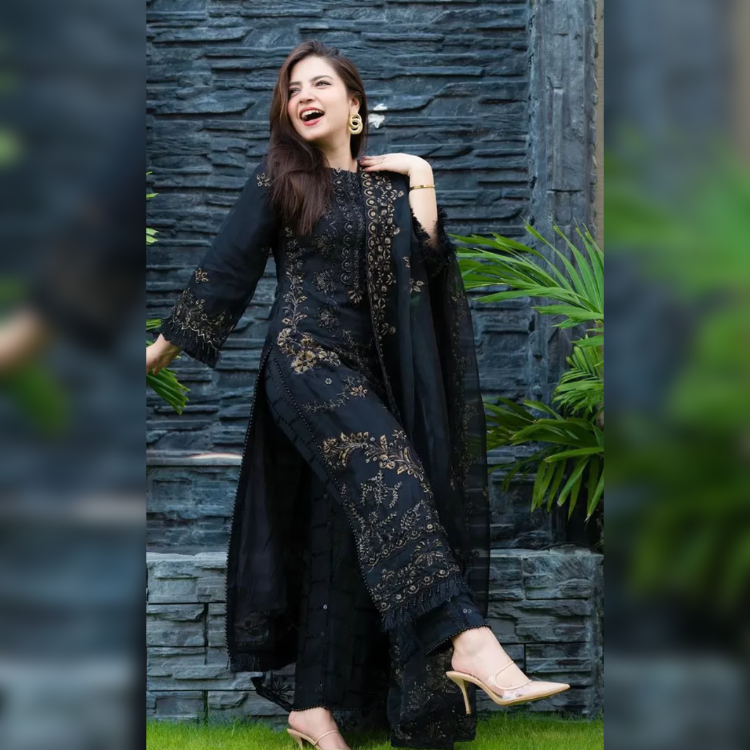 SR-32 Lawn Embroidered 3pc With Organza Embroidered Dupatta
