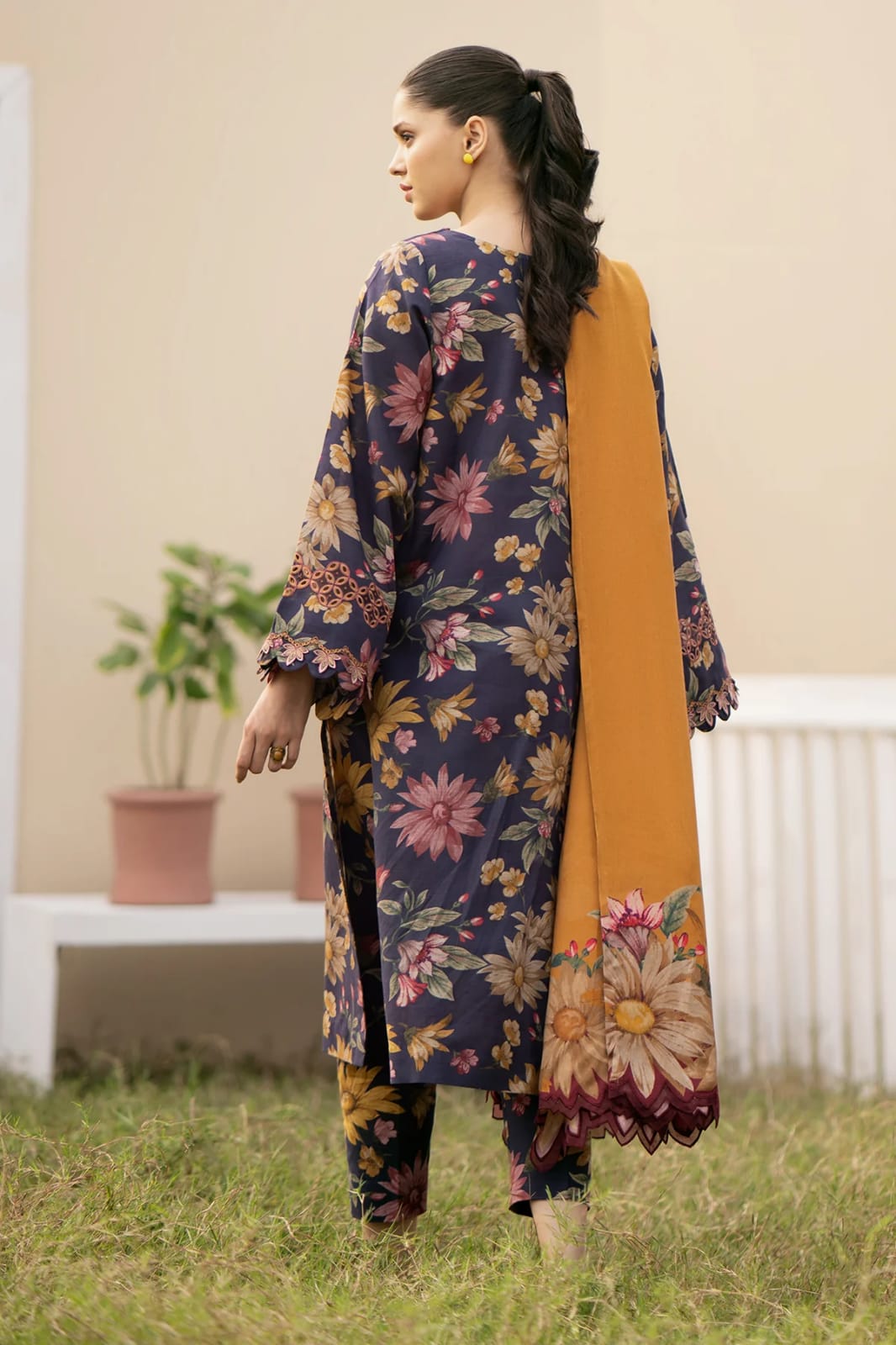 Digital Printed Unstitched 3pc Lawn Suit With Digital Printed Lawn Dupatta