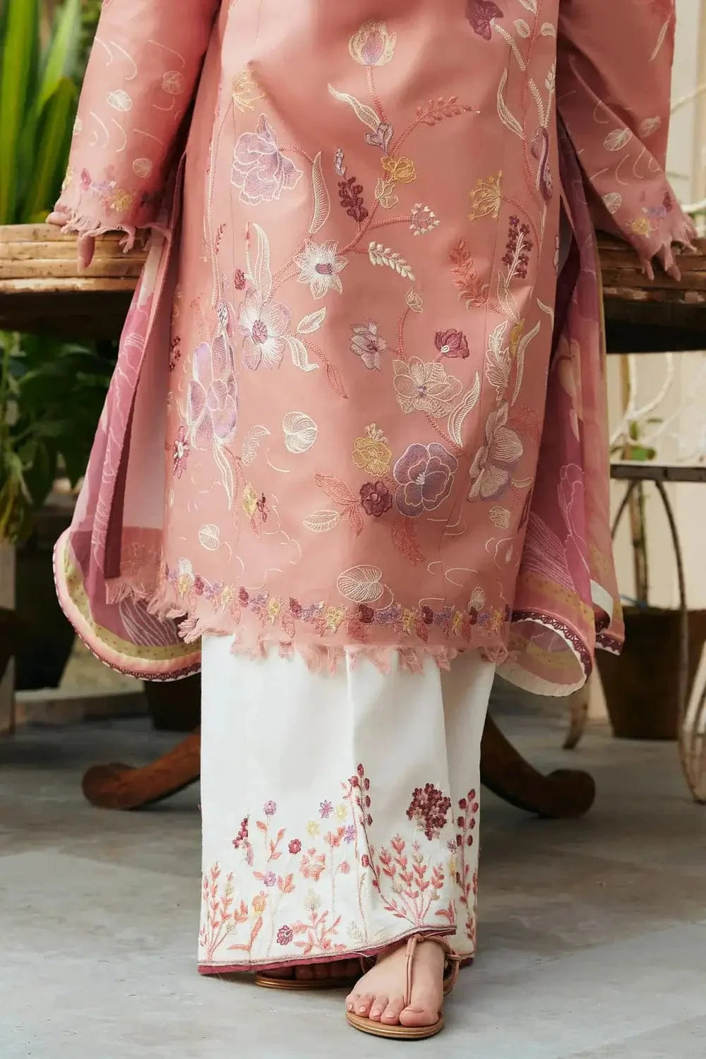 LF-ZS2755 Lawn Unstitched Embroidered 3pc Suit With Cotton Lawn Digital Printed Dupatta