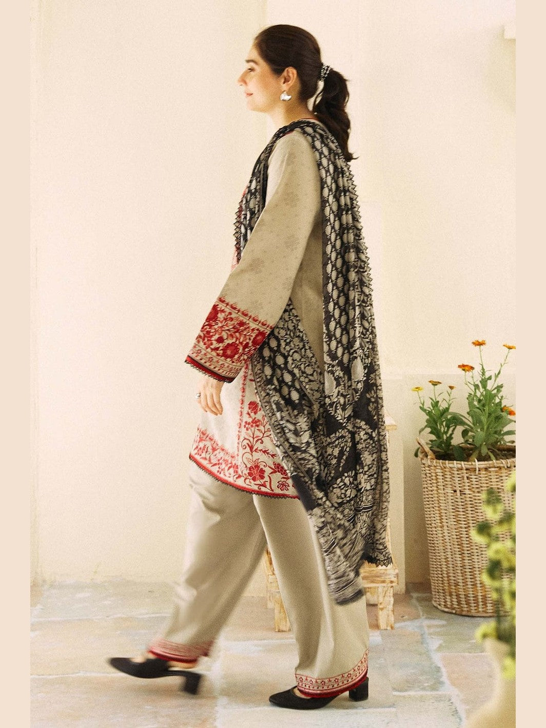 SR-ZS57 Unstitched Fully Embroided Lawn Suit With Cotton Lawn Dupatta