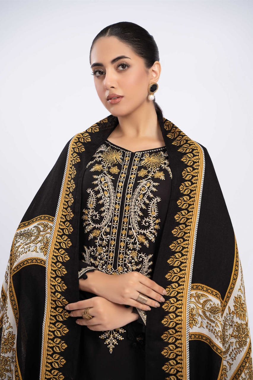SR-700 Dhanak Embroidered Suit With Digital Printed Wool Shawl