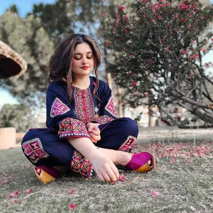 SR-BR1275 Lawn Unstitched Embroidered 3pc Suit With Embroidered Chiffon Dupatta