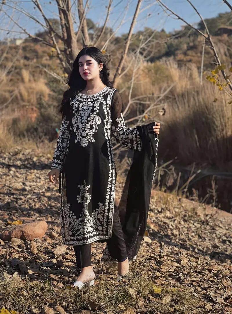 LF-AN159333 Unstitched Embroidered Lawn Suit 3pc With Bamber Chiffon Embroidered Dupatta