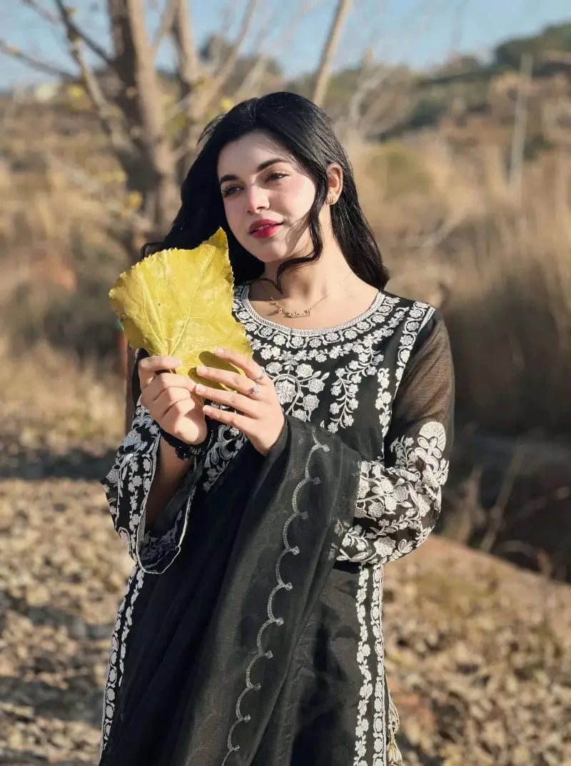 LF-AN159333 Unstitched Embroidered Lawn Suit 3pc With Bamber Chiffon Embroidered Dupatta
