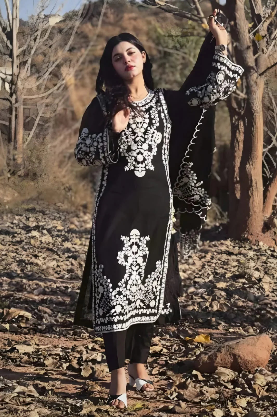 LF-AN159333 Unstitched Embroidered Lawn Suit 3pc With Bamber Chiffon Embroidered Dupatta