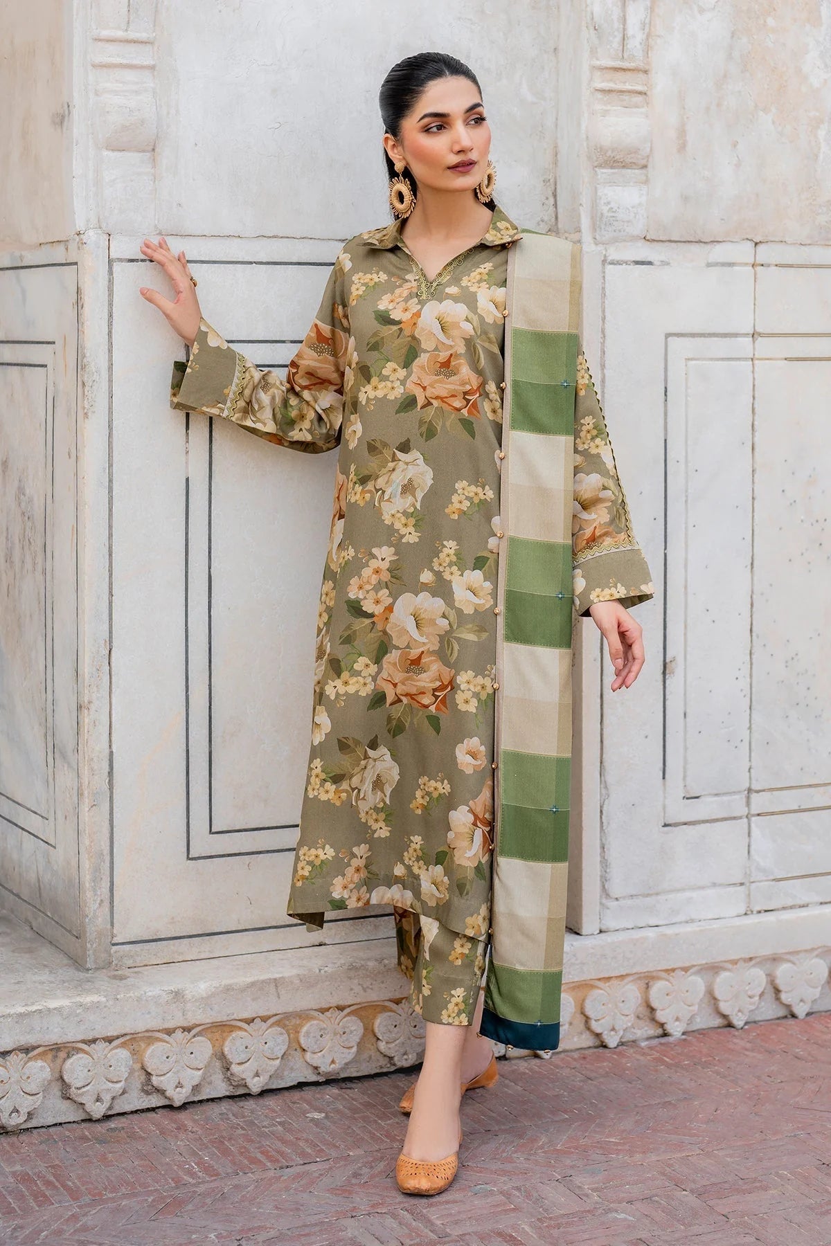 Khaddar 3pc Digital Printed Suit With Digital Printed Khaddar Dupatta