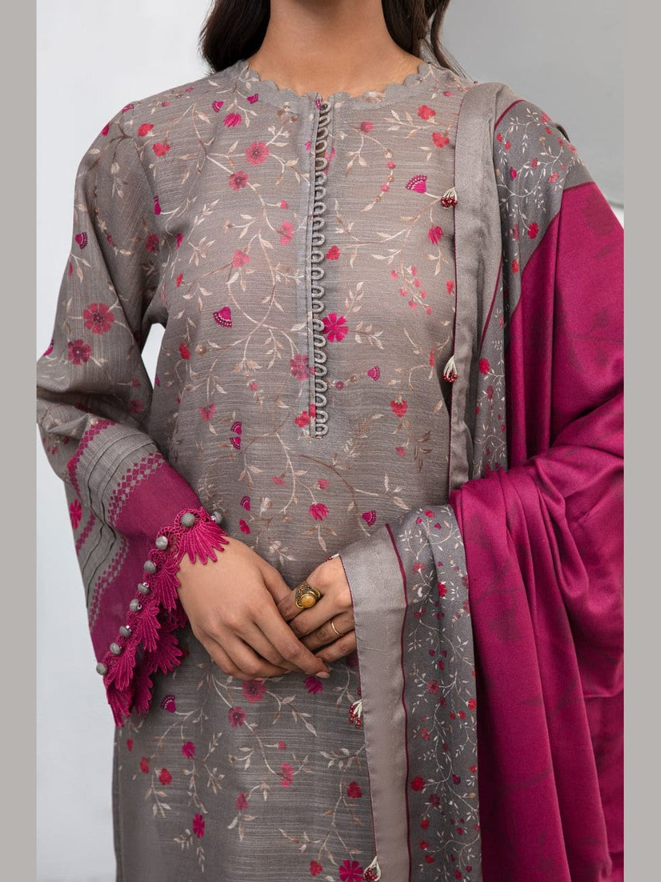 SR-BQ405 Digital Printed Khaddar 3Pc Suit With Digital Printed Khaddar Dupatta