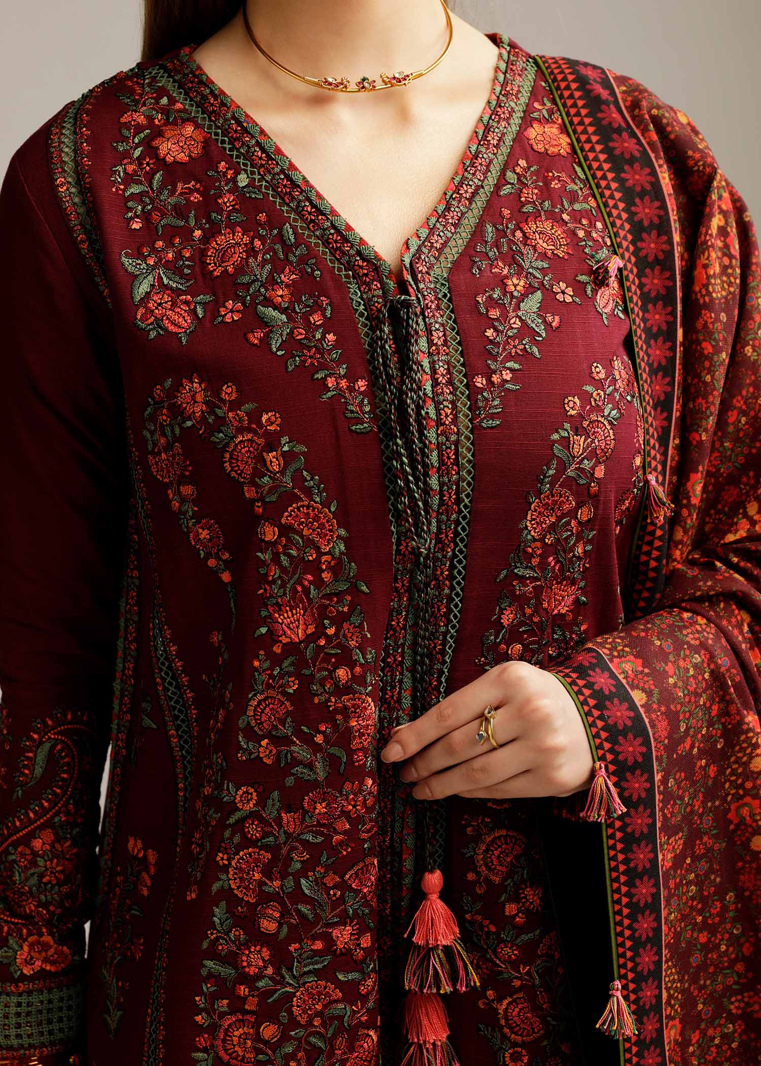 SR-730 Dhanak Embroidered Suit With Digital Printed Wool Shawl