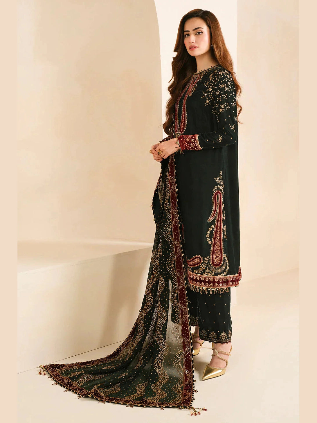 SR-999 Embroidered 9000 Micro Velvet 3Pc With Embroidered Chiffon Dupatta