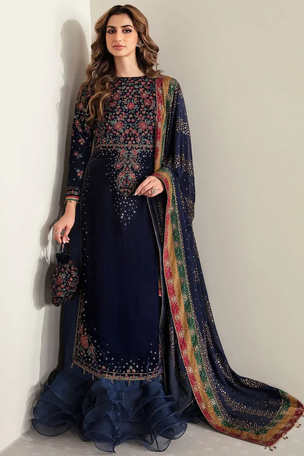 SR-995 Embroidered 9000 Micro Velvet 3Pc With Embroidered Chiffon Dupatta