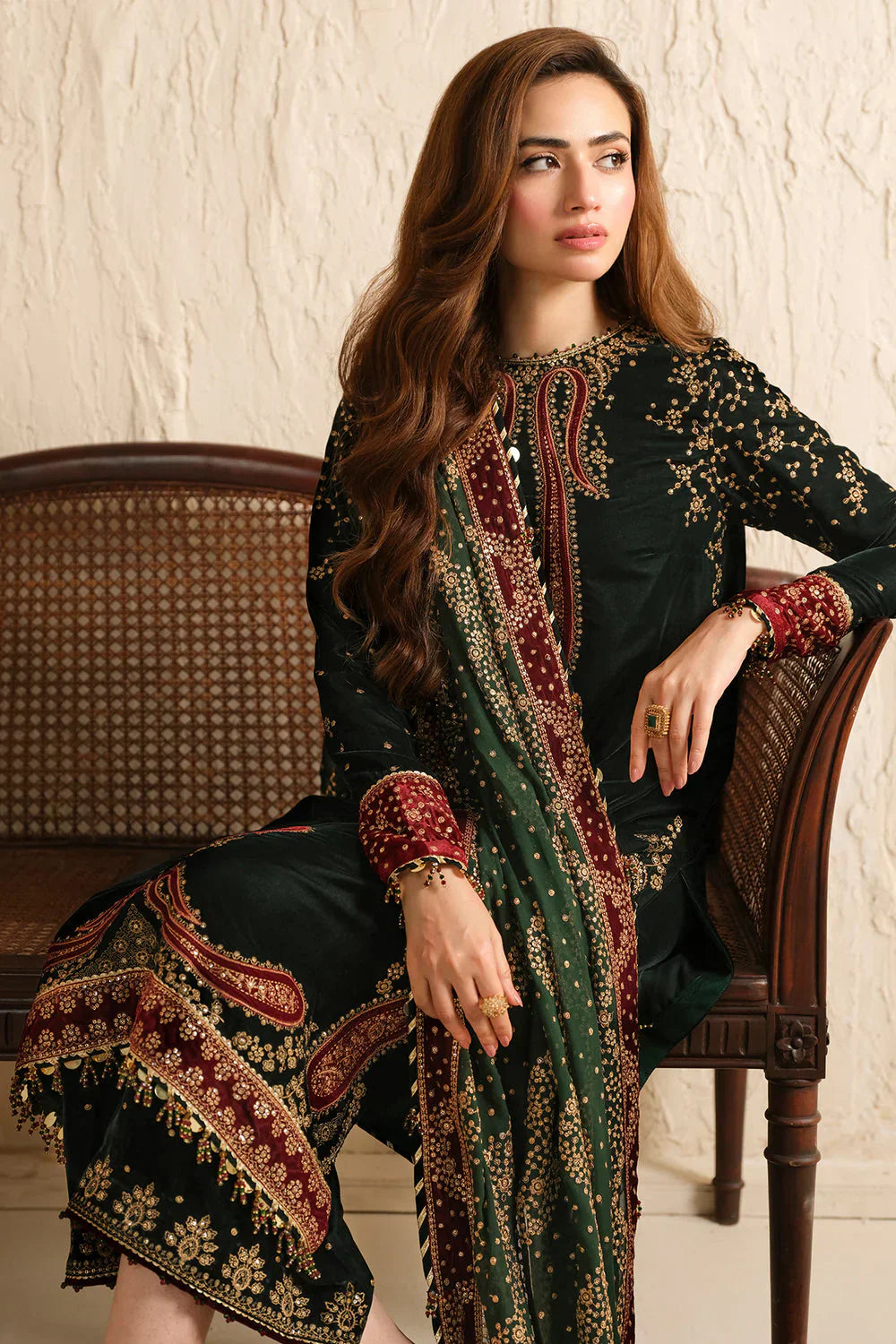 SR-999 Embroidered 9000 Micro Velvet 3Pc With Embroidered Chiffon Dupatta